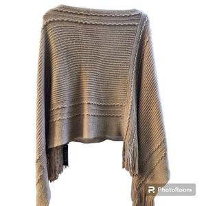 🛍 Lemite ladies tan poncho, nwt, soft acrylic